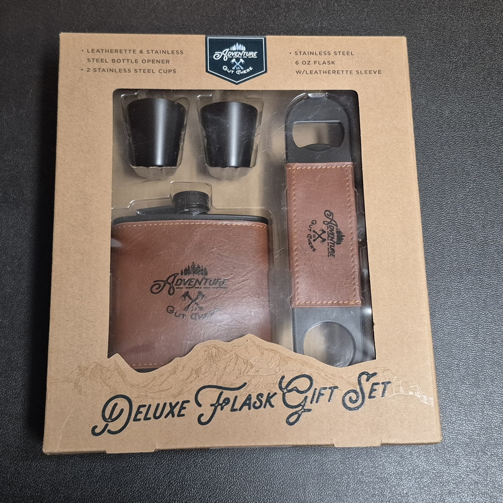 NEW IN BOX Deluxe Flask Gift Set